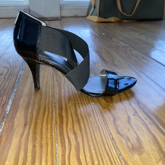 Black heels - Picture 2 of 3